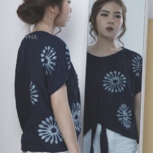 คอกลมผูกโบว์ตรงชาย ปั้มเทียนลายดอกไม้